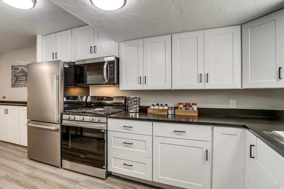 Historic Prescott Gem! Walk to Whiskey Row! House in Prescott