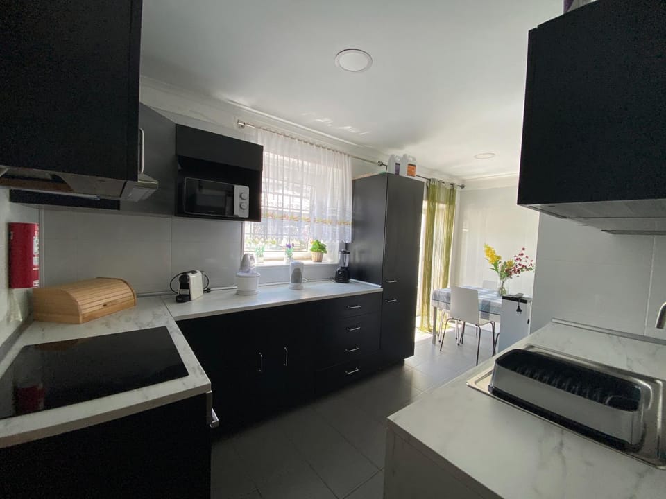 Kitchen or kitchenette, Communal kitchen, kitchen