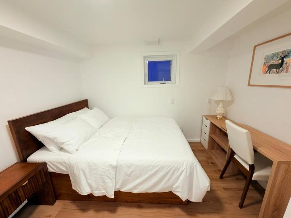 Guest Suite in Shaughnessy Apartment in Vancouver
