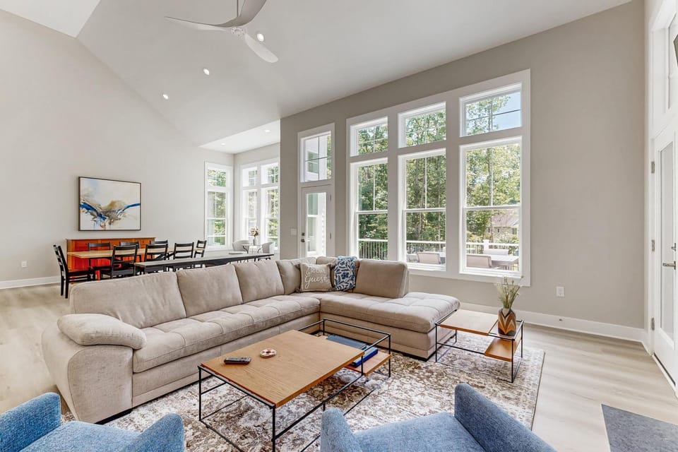 Living room, Seating area, Dining area