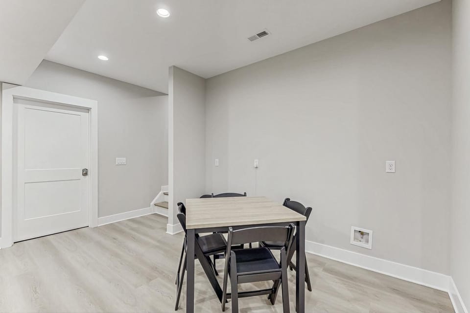 Seating area, Dining area