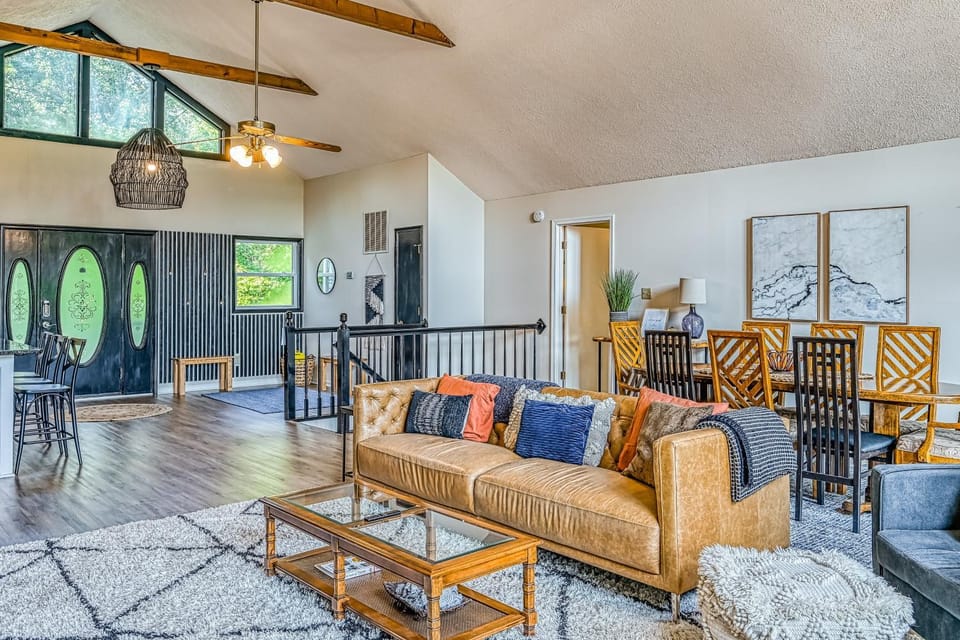 Living room, Seating area