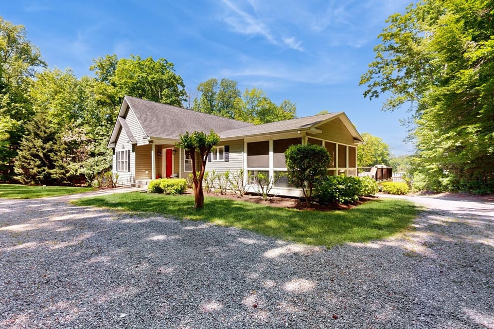 Property building, Day, Natural landscape, Garden, Garden view