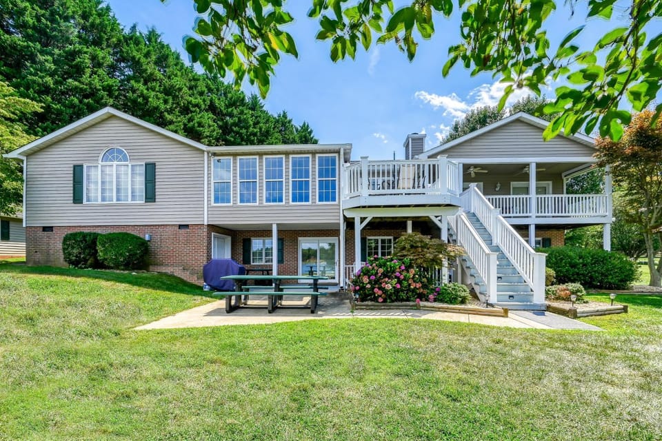 Property building, Day, Garden