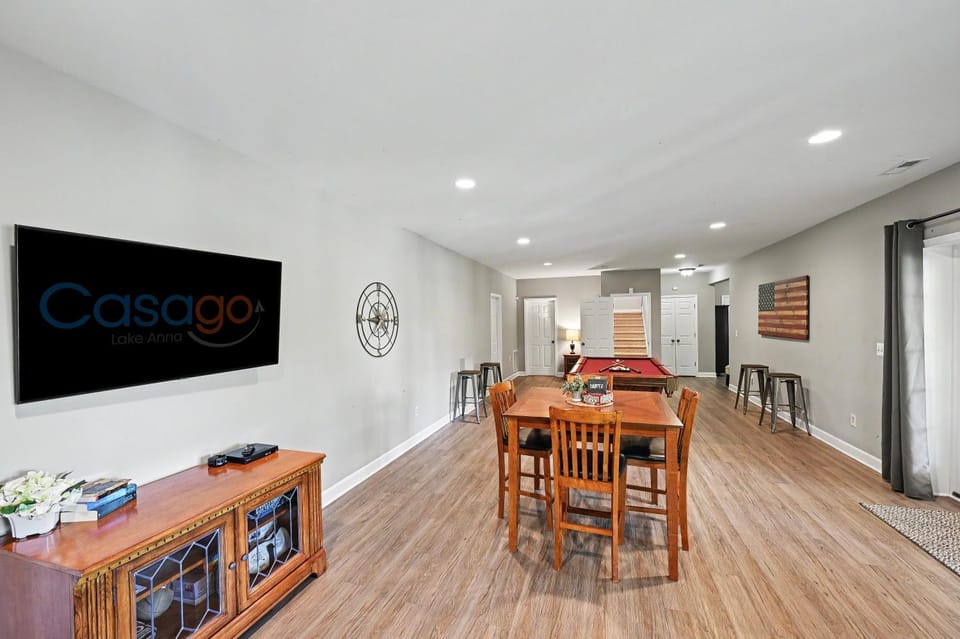 Seating area, Dining area