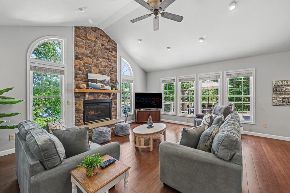 TV and multimedia, Living room, Seating area