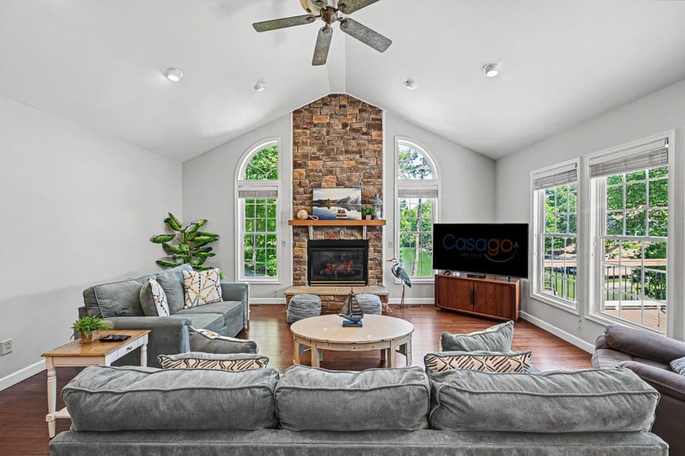 TV and multimedia, Living room, Seating area
