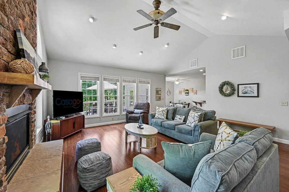 TV and multimedia, Living room, Seating area