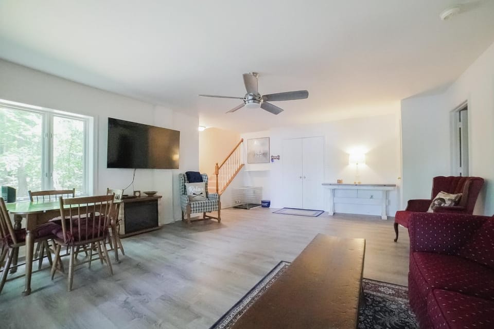 TV and multimedia, Living room, Dining area