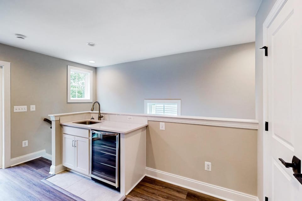Kitchen or kitchenette, kitchen