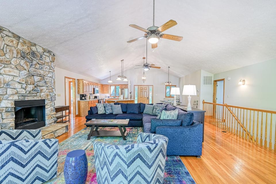 Living room, Seating area, fireplace