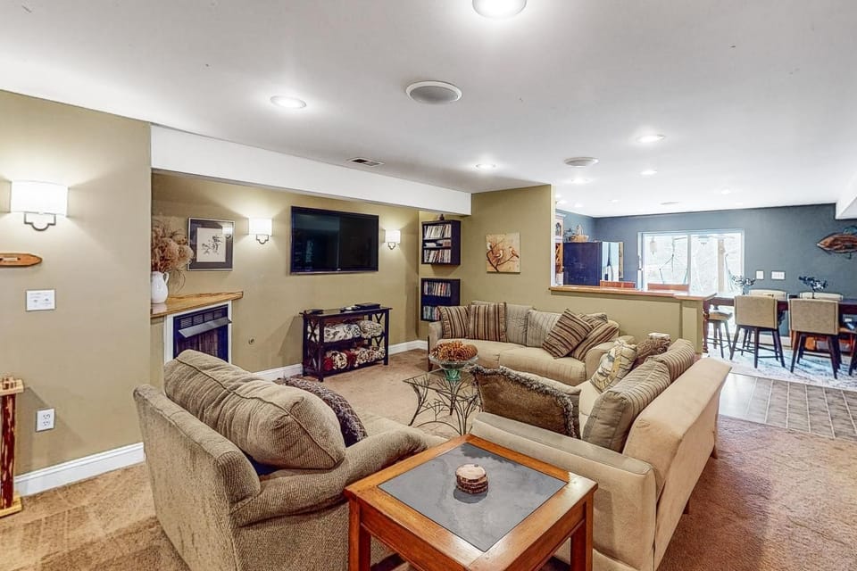 TV and multimedia, Living room, Seating area