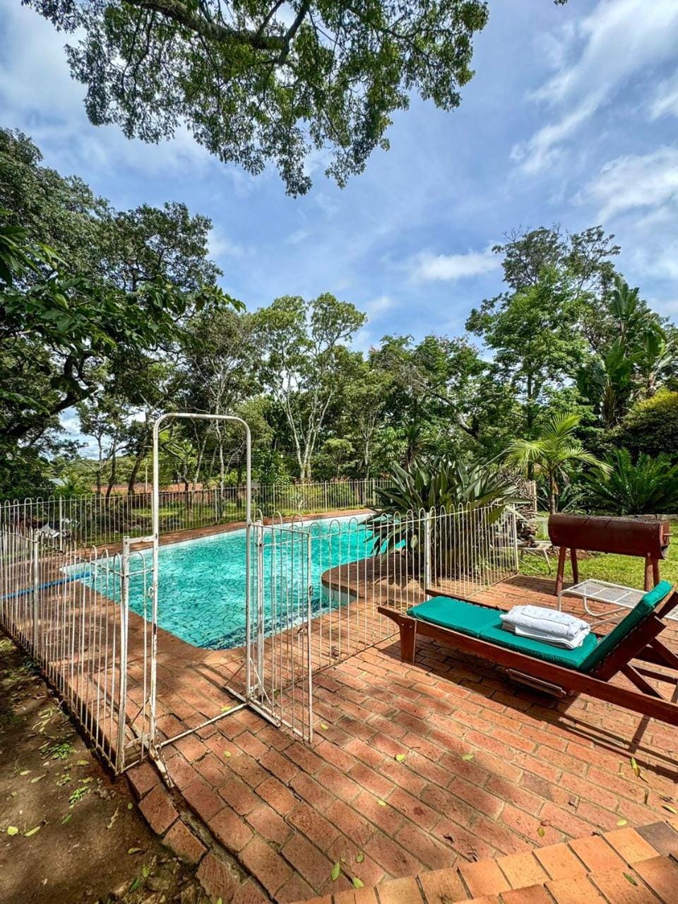 Cozy Ensuite by the Pool near Sam Levys Apartment in Harare