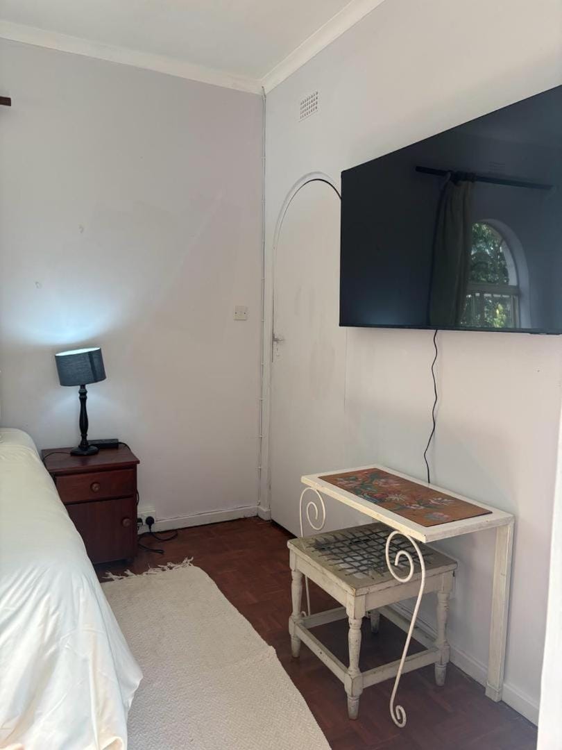 Cozy Ensuite by the Pool near Sam Levys Apartment in Harare