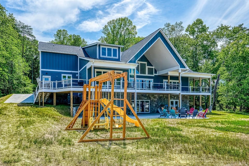 Property building, Day, Natural landscape, Children play ground, Garden