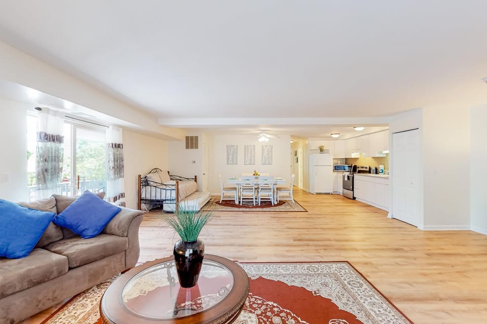 Living room, Seating area, Dining area