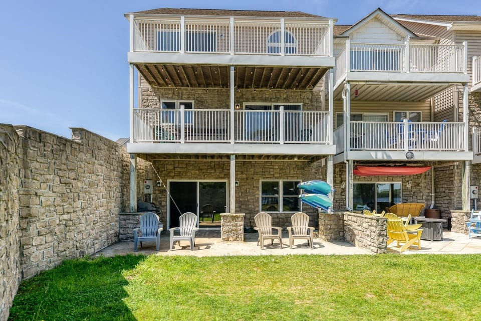 Property building, Patio, Day, Garden, View (from property/room), Balcony/Terrace, Garden view