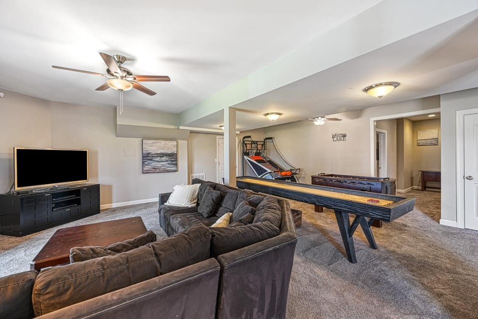 Game Room, TV and multimedia, Living room, Seating area