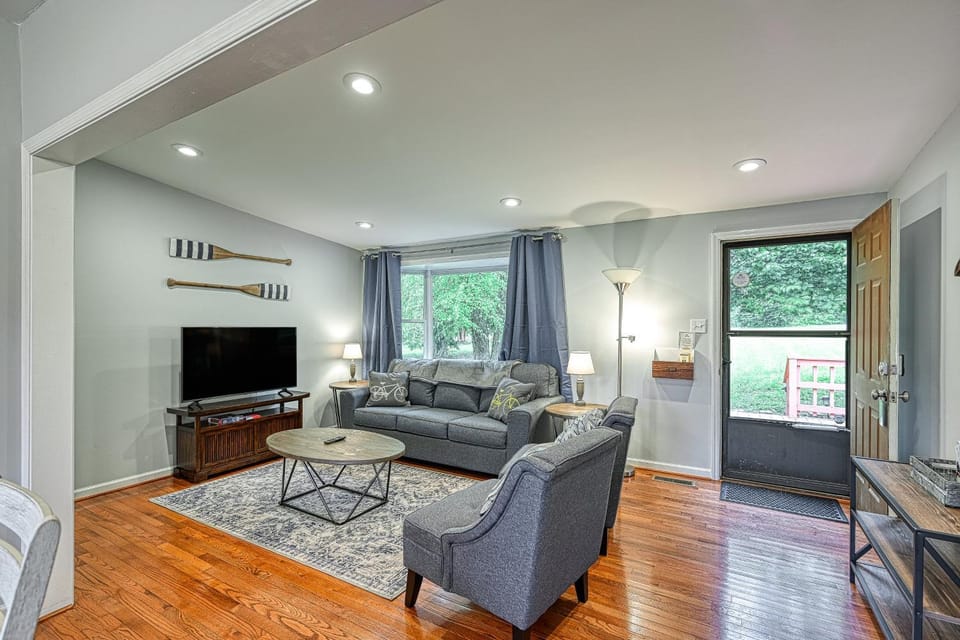 TV and multimedia, Living room, Seating area