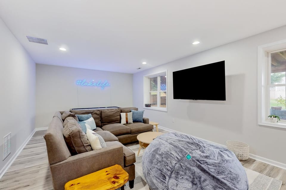 TV and multimedia, Living room, Seating area