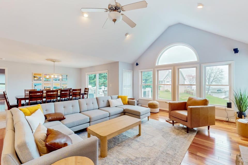 Living room, Seating area