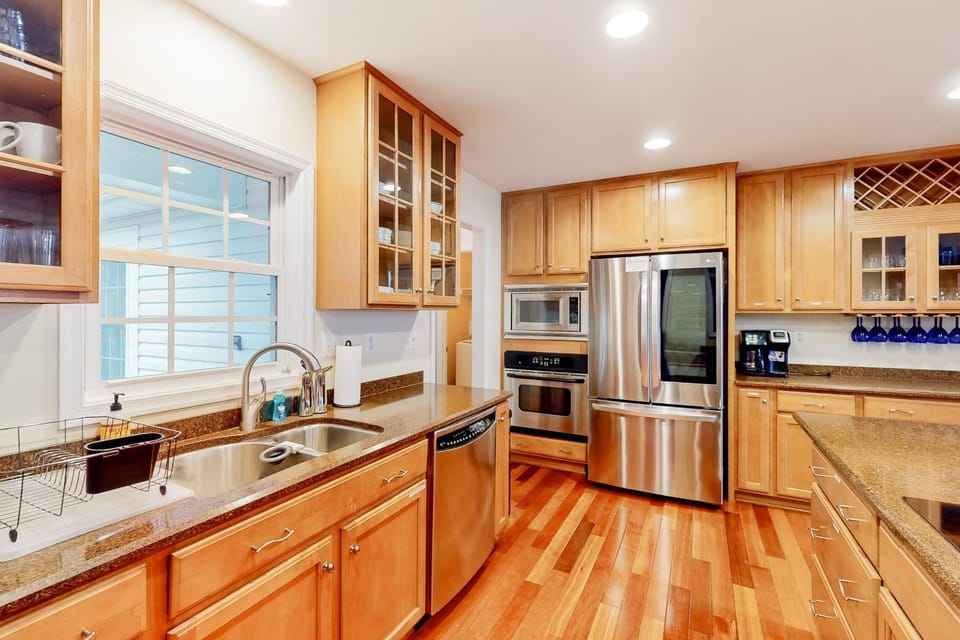 Coffee/tea facilities, Kitchen or kitchenette, oven, kitchen