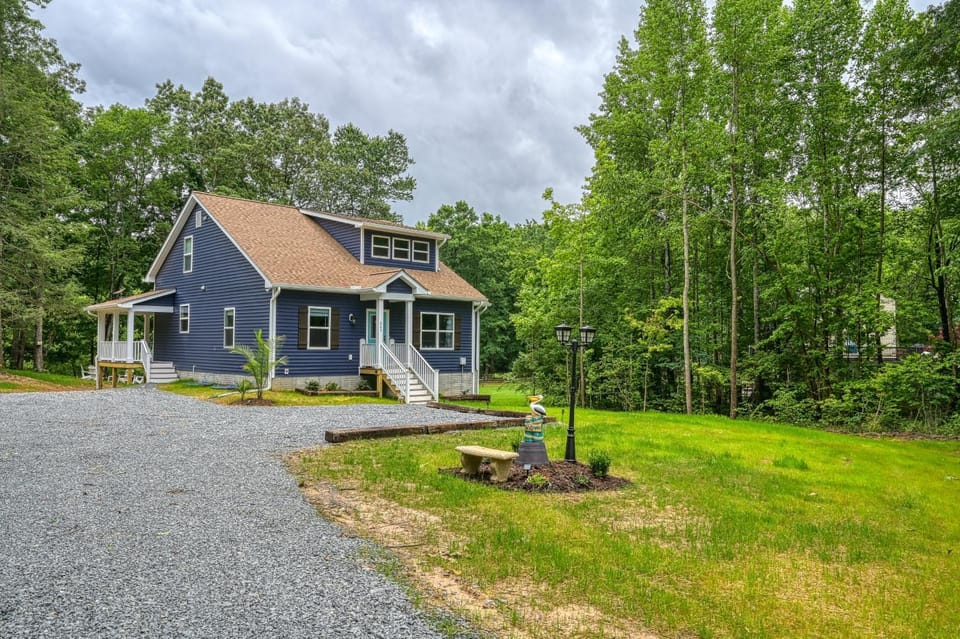 Property building, Day, Natural landscape, Garden, Garden view