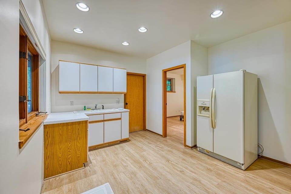 Kitchen or kitchenette, kitchen