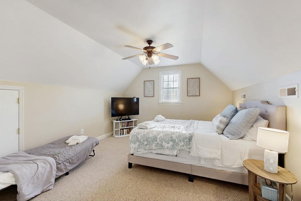 Bed, Bedroom