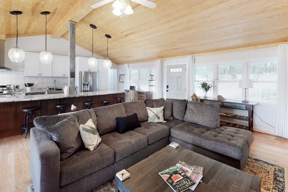 Kitchen or kitchenette, Seating area