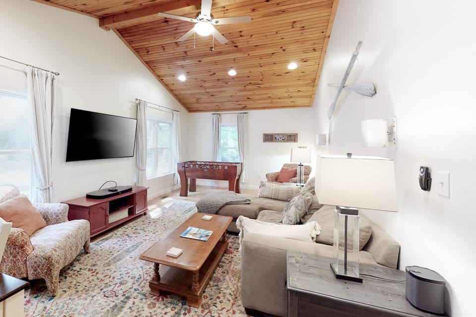TV and multimedia, Living room, Photo of the whole room, Seating area