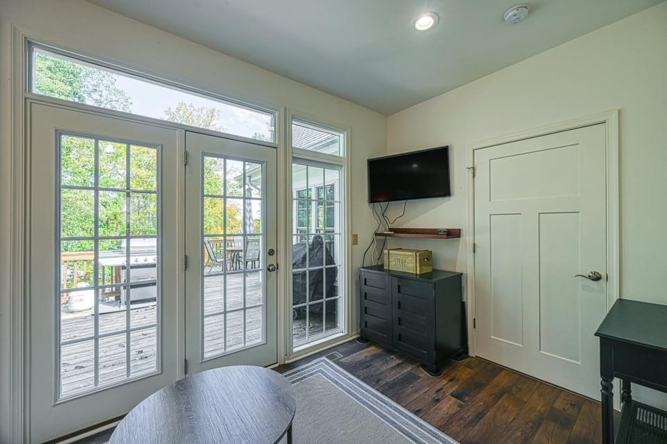 TV and multimedia, Seating area