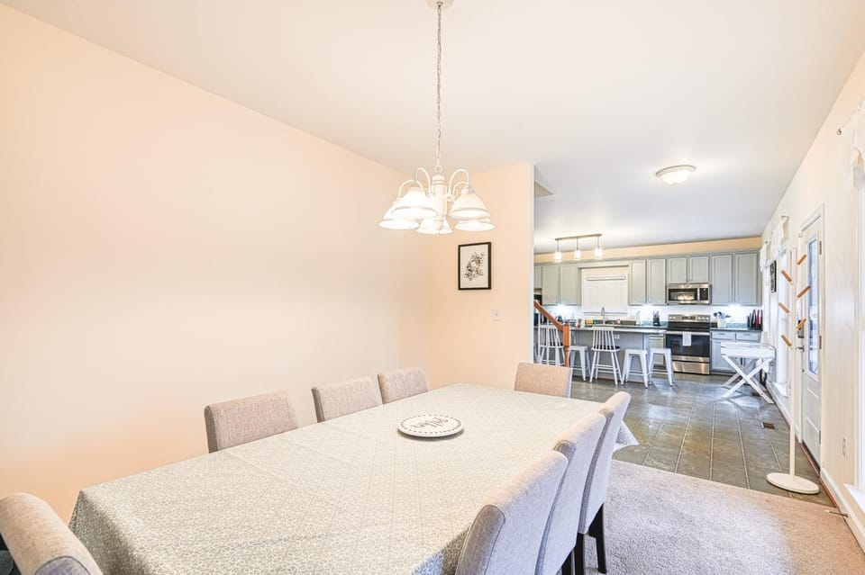 Seating area, Dining area