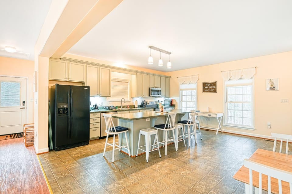 Kitchen or kitchenette, kitchen