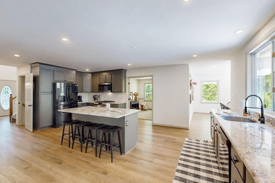 Kitchen or kitchenette, kitchen