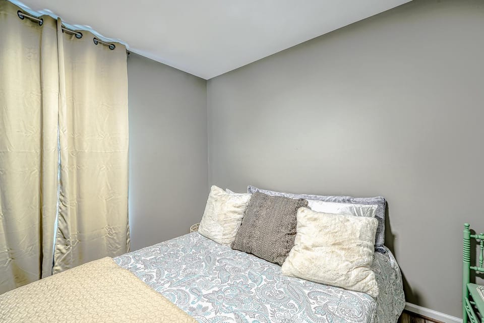 Bed, Bedroom
