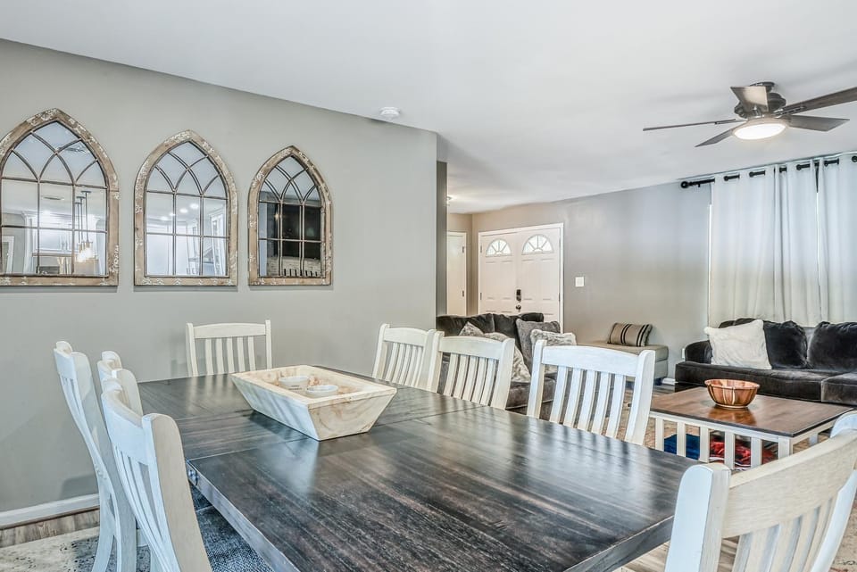 Living room, Seating area, Dining area