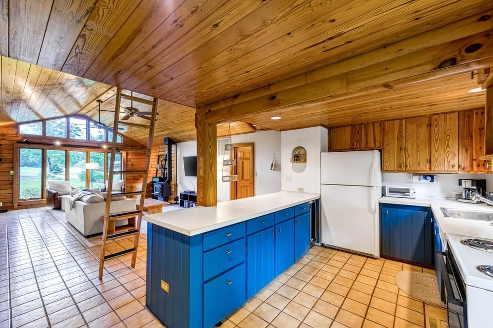 Kitchen or kitchenette, stove, kitchen