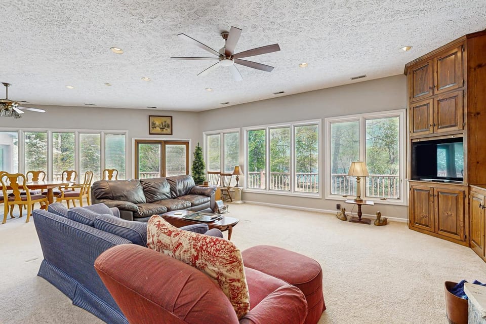TV and multimedia, Living room, Seating area