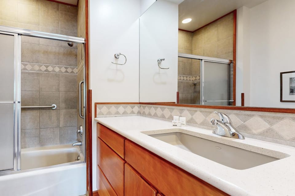 Kitchen or kitchenette, kitchen
