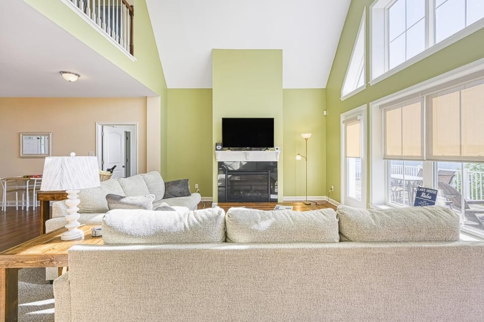 TV and multimedia, Living room, Seating area