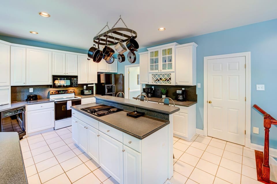 Kitchen or kitchenette, kitchen