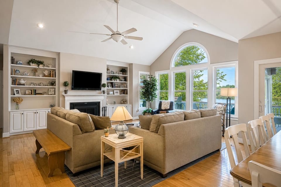 TV and multimedia, Living room, Seating area