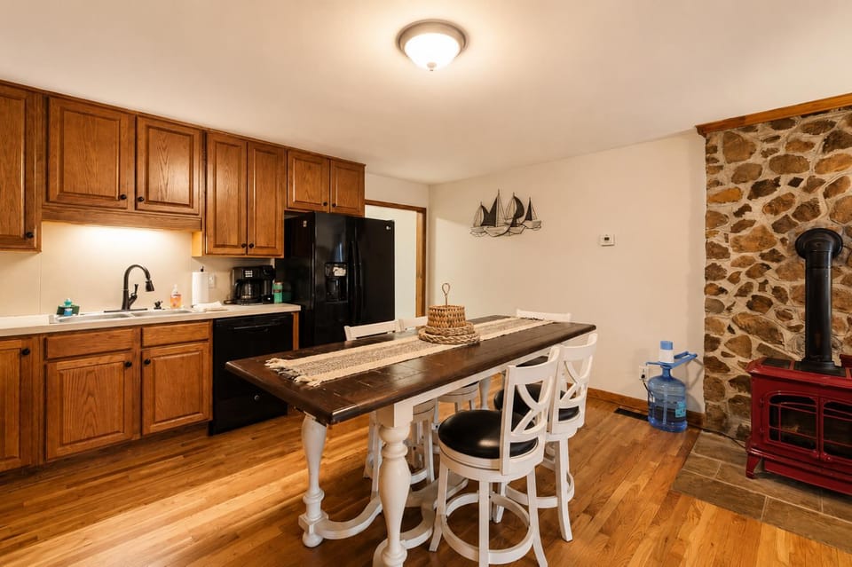 Kitchen or kitchenette, kitchen