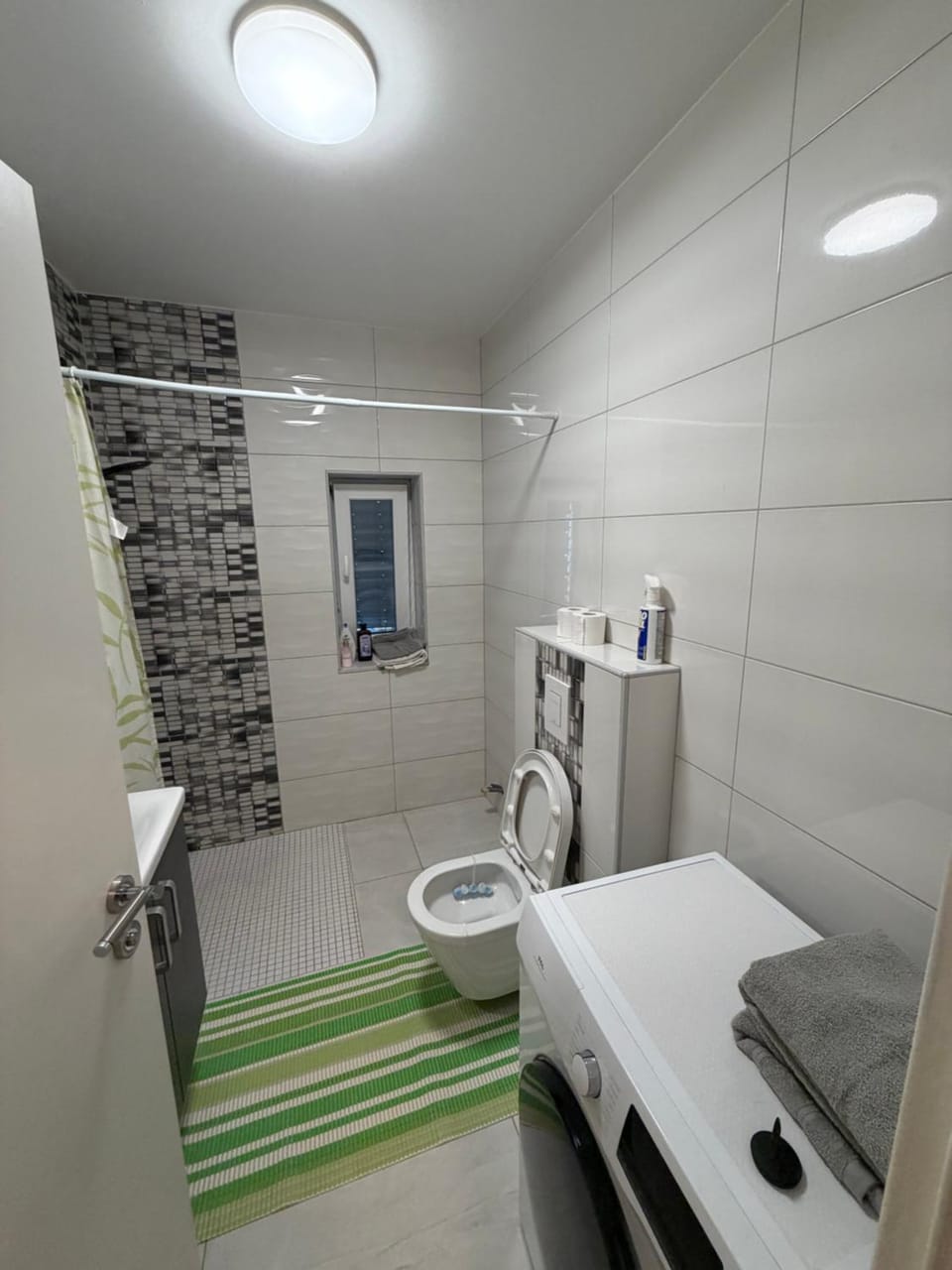 Shower, Toilet, Bathroom, Bath, towels