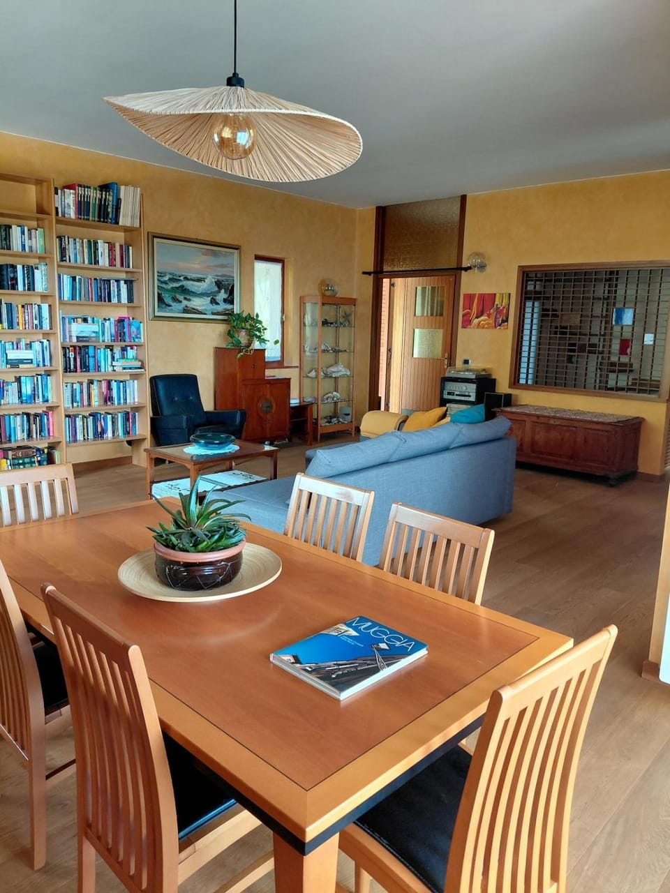Library, Living room, Seating area