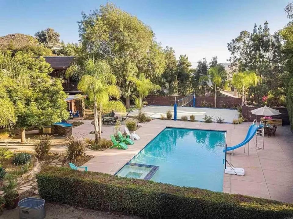 North County Estate - Pool Spa & Volleyball Court House in Rancho Bernardo