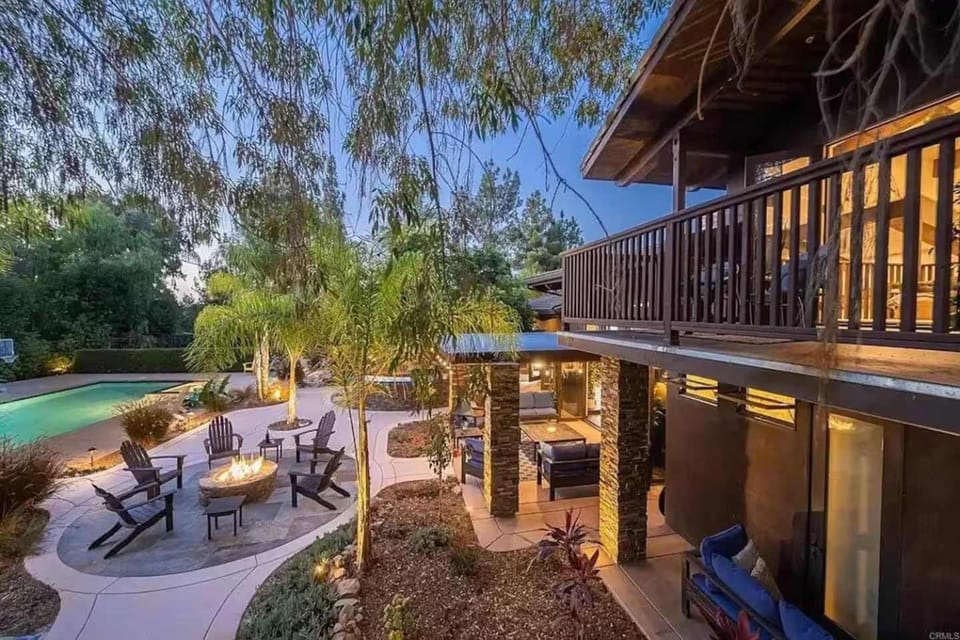 North County Estate - Pool Spa & Volleyball Court House in Rancho Bernardo
