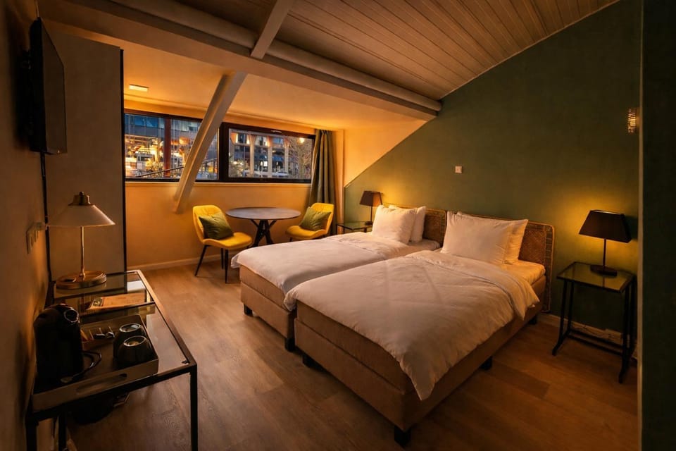 Photo of the whole room, Bedroom