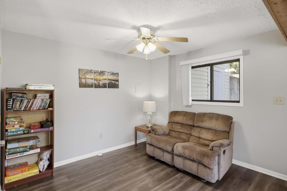 Private Dock-Deck-LakeHouse-Lake Front-3bd 2bth House in Village Four Seasons